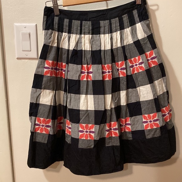Anthropologie skirt size 4 - Picture 2 of 3